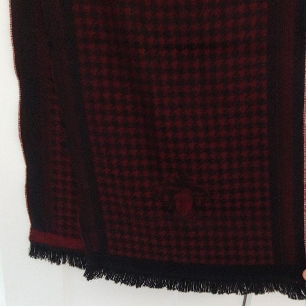VERSACE 100% wool mens scarf